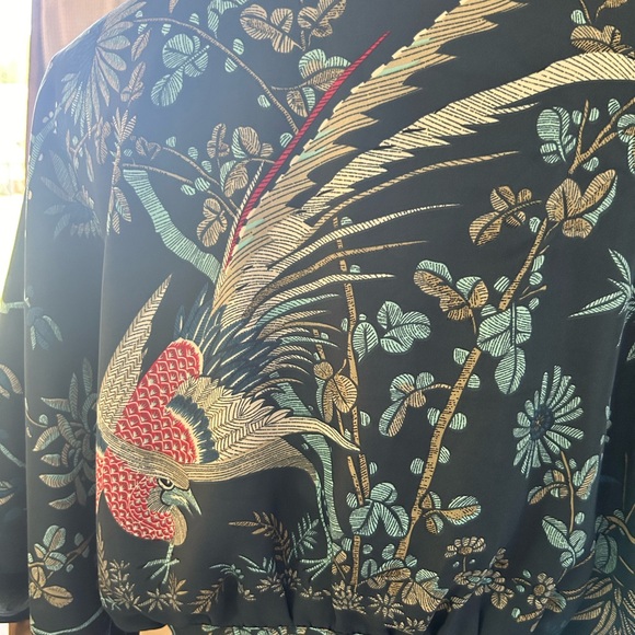 Zapa Women’s Size Medium Floral Printed Japan Satin Kimono - Picture 3 of 9